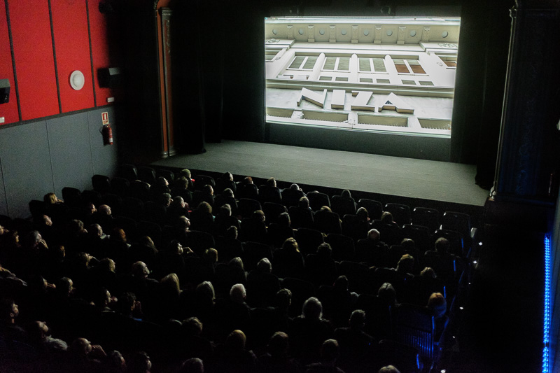 La sala del cine llena en motivo de la proyección del documenta