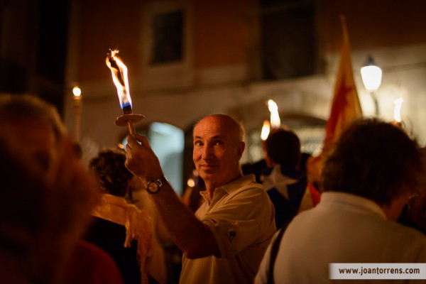 Marxa de torxes al Fossar de les Moreres
